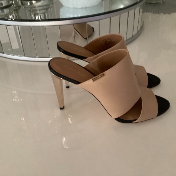 Calvin Klein gold heel sandals size 8 - Picture 2 of 3
